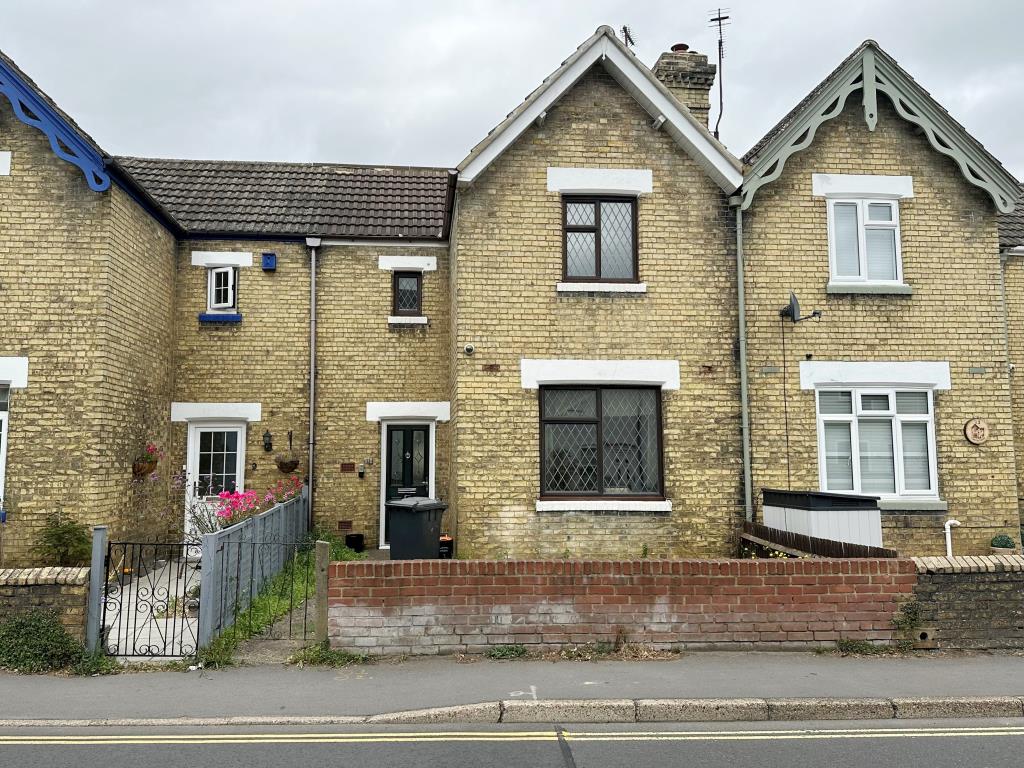 Lot: 147 - THREE-BEDROOM HOUSE FOR REPAIR AND REFURBISHMENT - Three-bedroom house